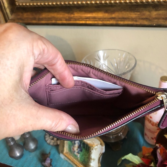 Adorable Authentic Coach Wallet w Little Dancing Mice! Perfect condition. - Picture 7 of 8